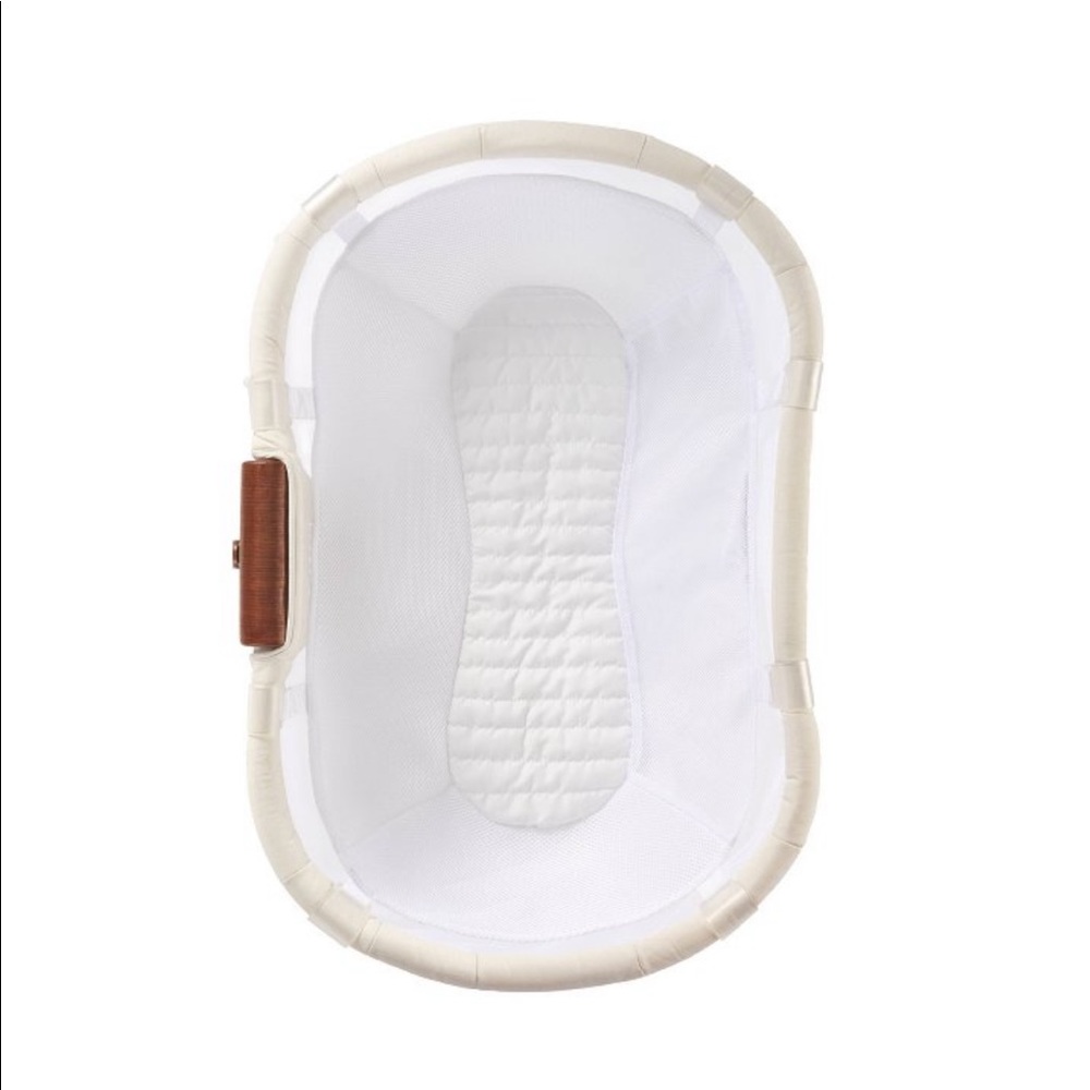Halo Bassinest Newborn Insert. Used for just a few weeks. Excellent condition.